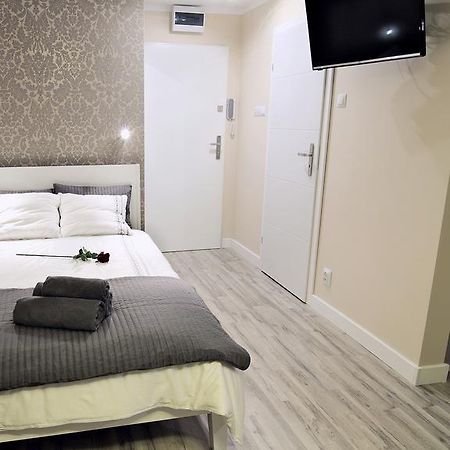 Paradise - Z Klimatyzacja Apartment เชสโตฮอวา ภายนอก รูปภาพ